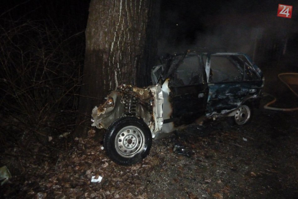 Smutné zábery z miesta tragédie: Ďalšie auto narazilo do stromu!