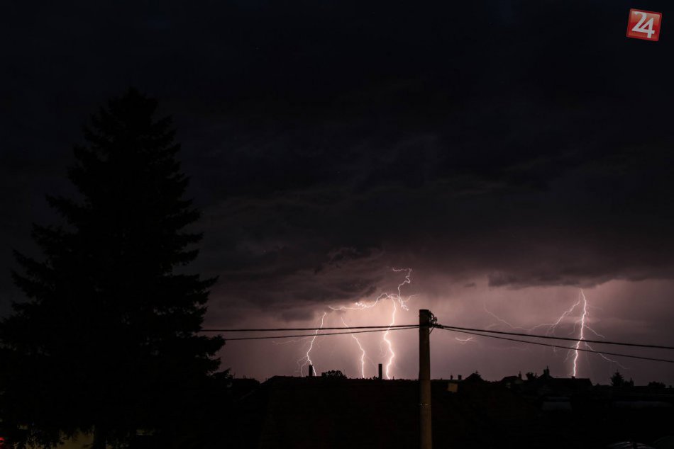 Júlová búrka nad Bešeňovom v okrese Nové Zámky