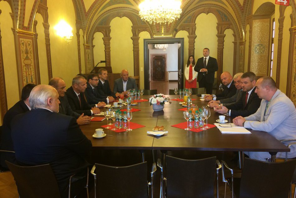 V OBRAZOCH: Iniciatíva stredné Slovensko sa stretla s premiérom