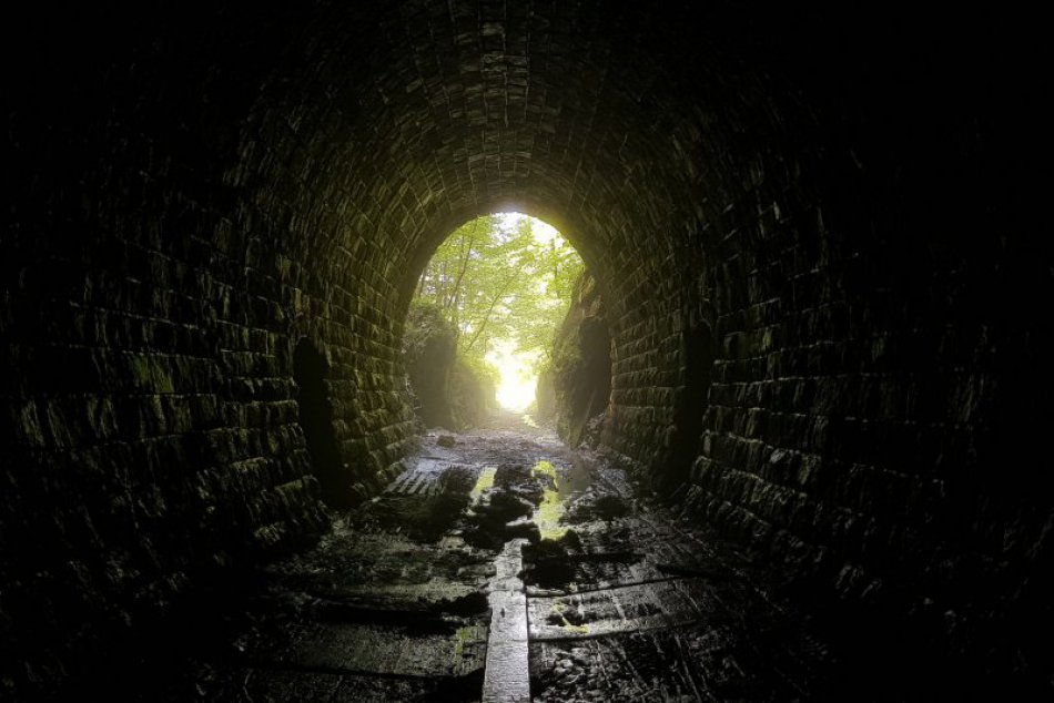 V OBRAZOCH: Cez tunely pri Magnezitovciach nikdy nešiel vlak