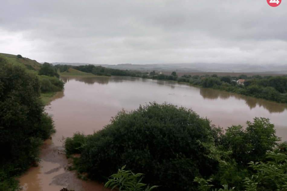 FOTOGALÉRIA: V obci Kapušany musia čeliť veľkej vode!