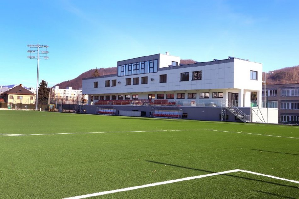 V OBRAZOCH: Mestský futbalový štadión na sídlisku Radvaň-Kráľová