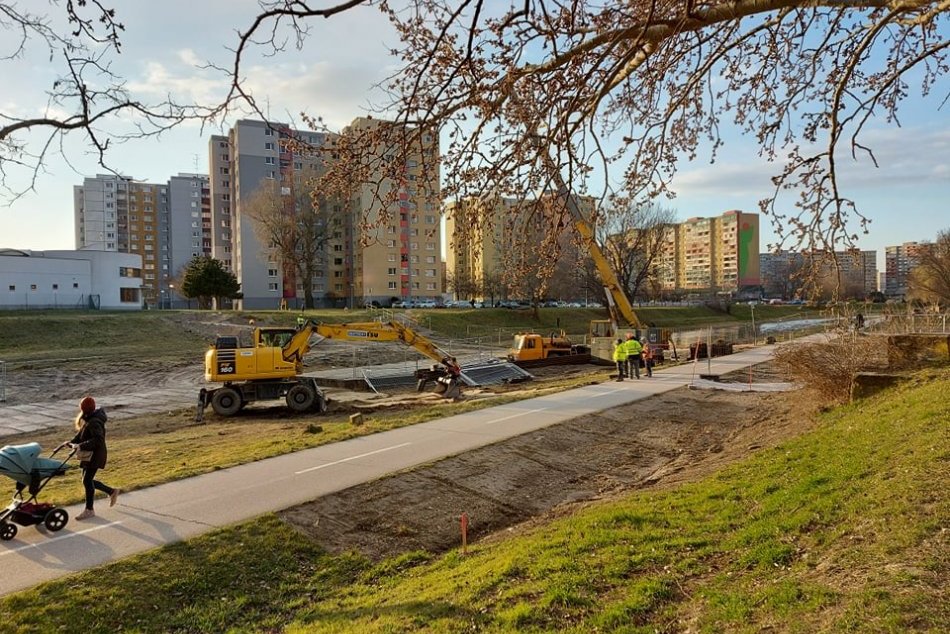 Práce na električkovej trati v Petržalke, marec 2022