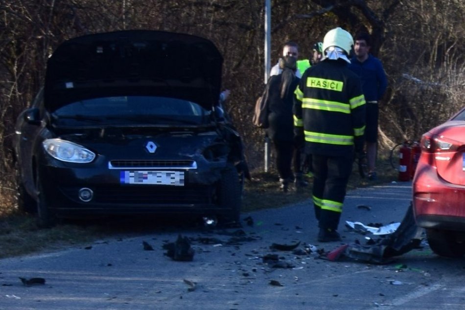 FOTO: Nehoda štyroch áut v Dolnom Moštenci