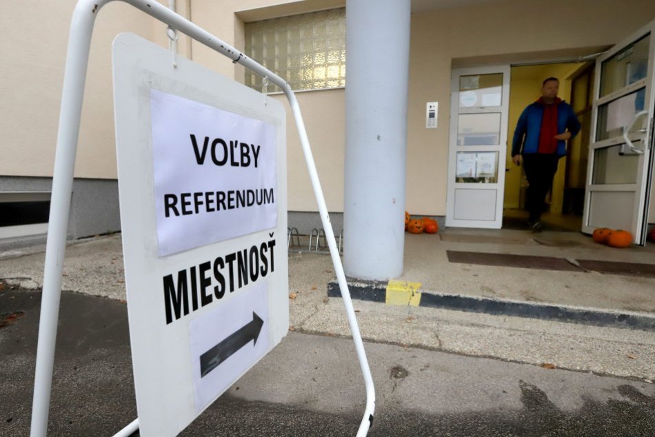 V OBRAZOCH: Spojené samosprávne voľby a referendum v Sliači