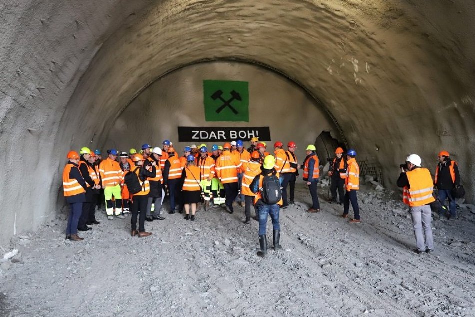 FOTO: Prerazenie tunela Čebrať