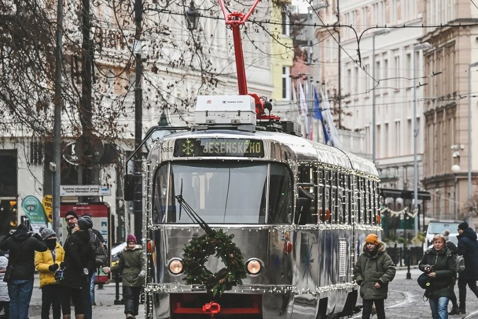 Vianočná električka 2022 v Bratislave