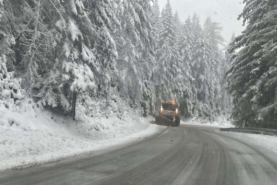Objektívom: Husté sneženie v okolí Popradu komplikuje dopravu