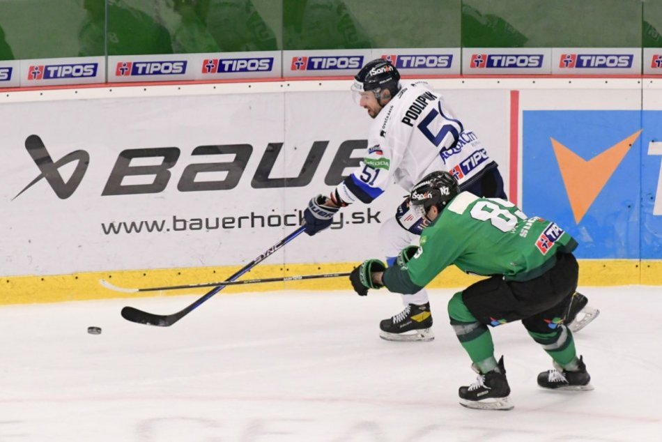 Objektívom: Hokejisti Popradu vyhrali na ľade Nových Zámkov