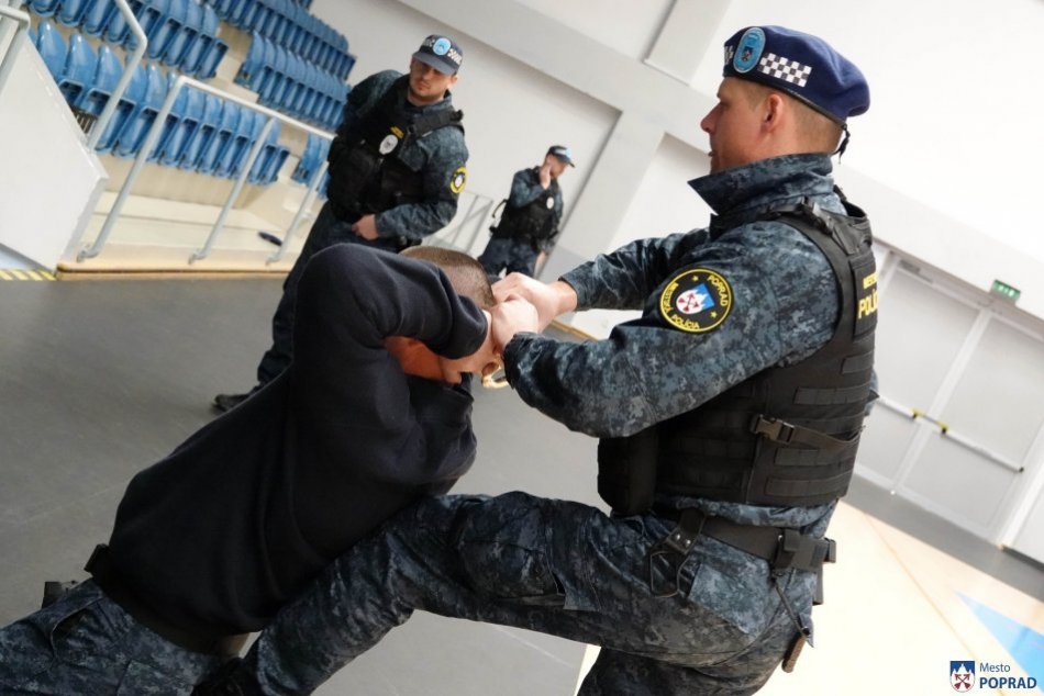 Objektívom: Cvičný zásah mestských policajtov v Poprade