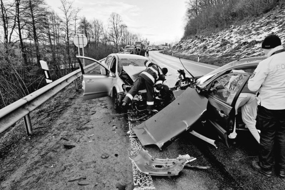 V OBRAZOCH: Vo Zvolene došlo k tragickej zrážke áut