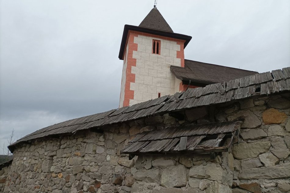 V OBRAZOCH: Obnova vzácneho ranogotického Kostola Sv. Matúša v obci Zolná