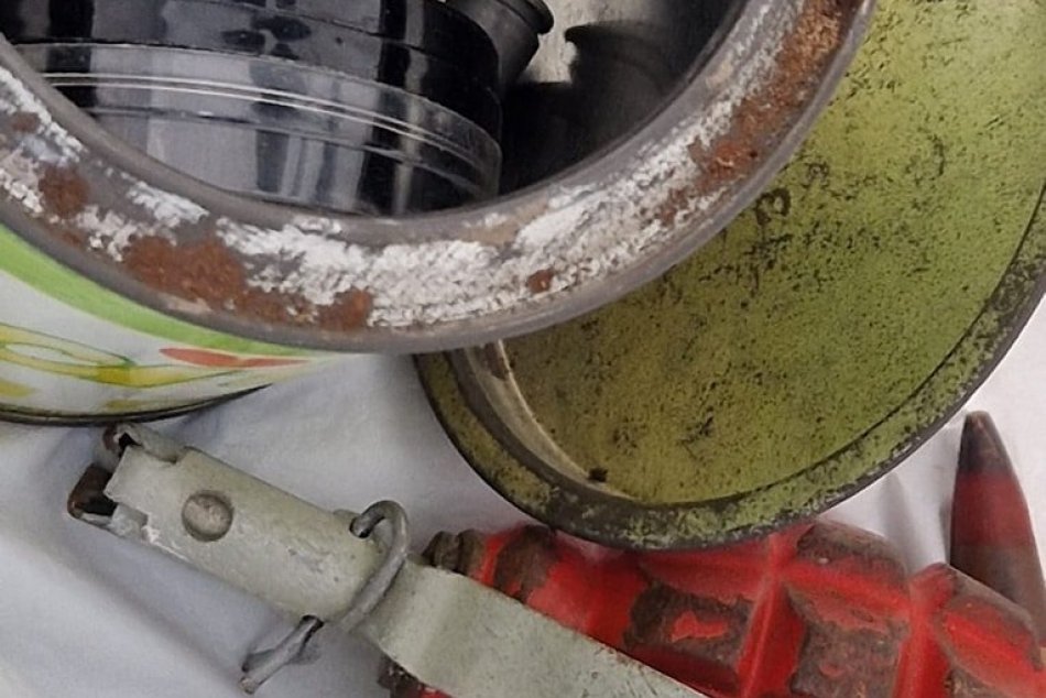 FOTO: V Trnave našli vyhodené náboje a granát