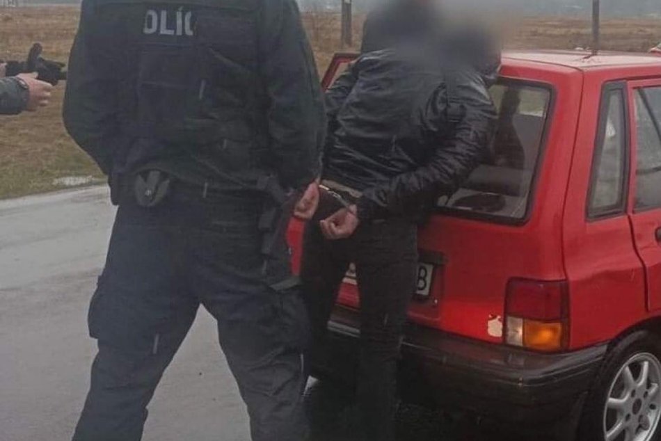 V OBRAZOCH: Kriminalisti zo Žiaru nad Hronom zadržali 4 osoby
