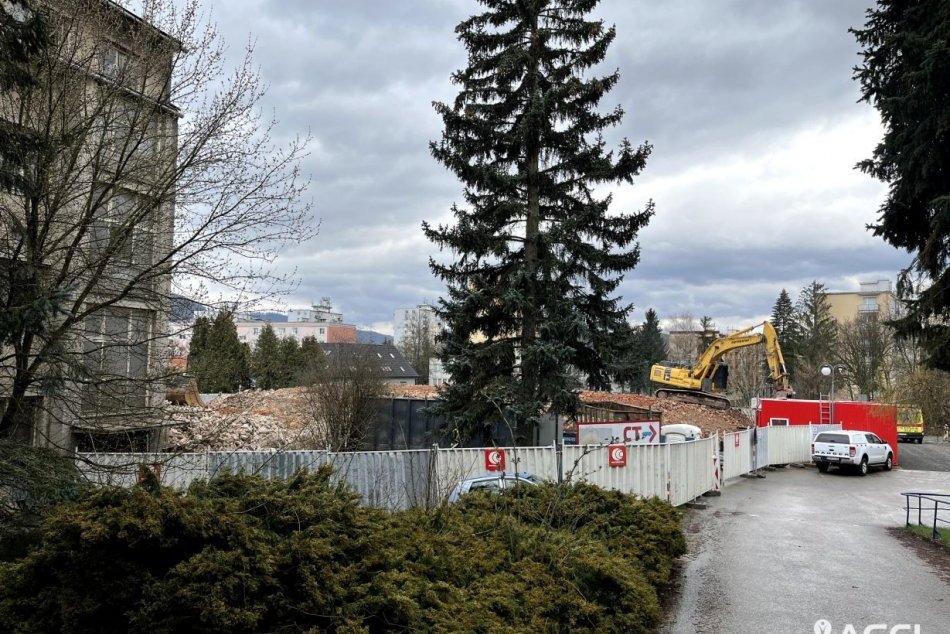 V OBRAZOCH: Zvolenská nemocnica ukončila prvú etapu búracích prác