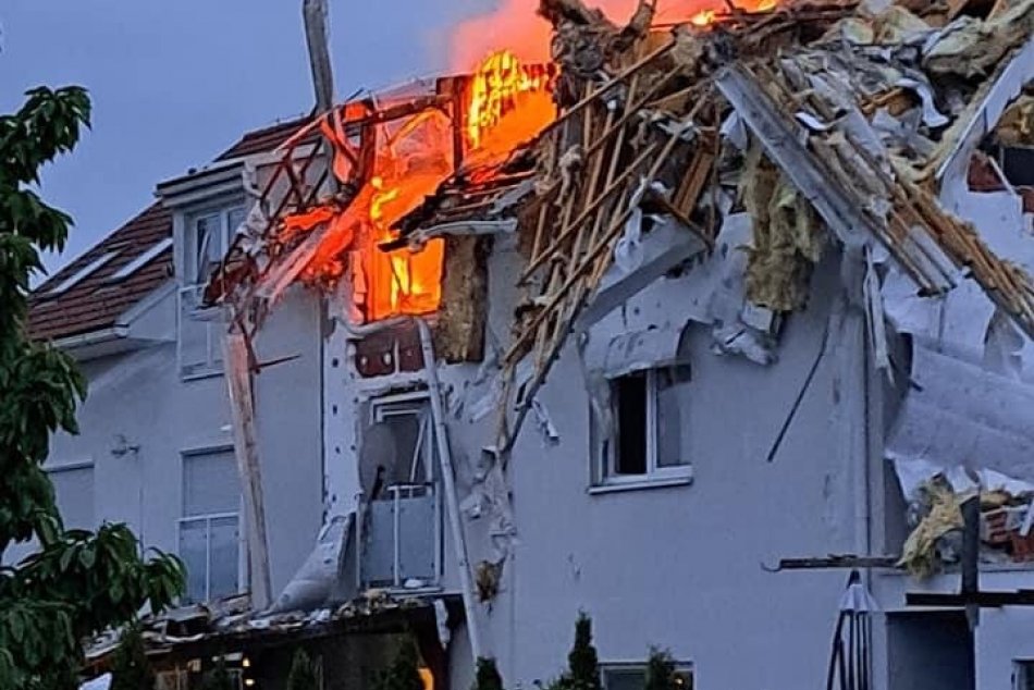 Výbuch v bytovke v obci Biely Kostol