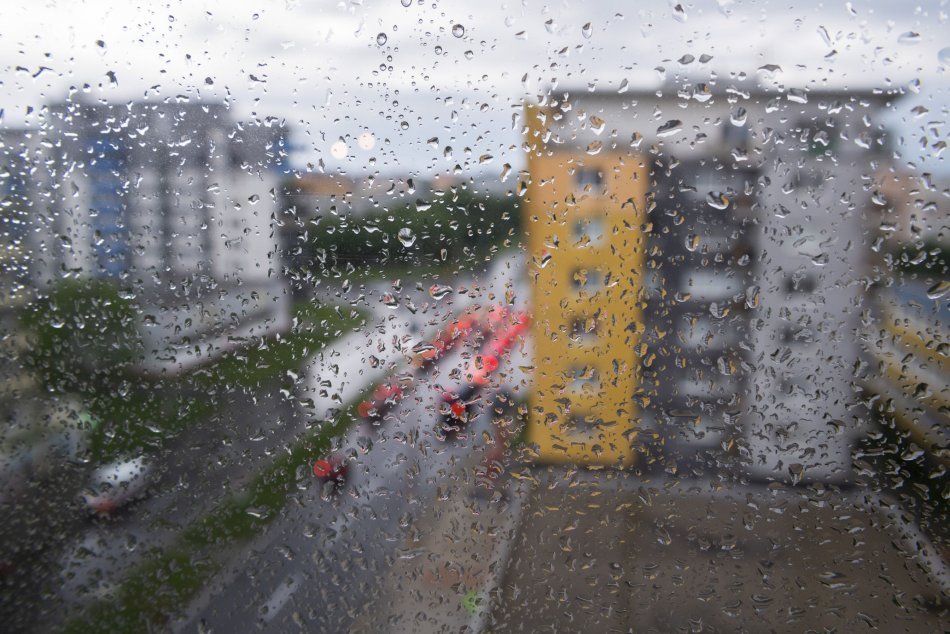V OBRAZOCH: Slovensko bičujú silné búrky, spôsobujú krupobitie aj záplavy