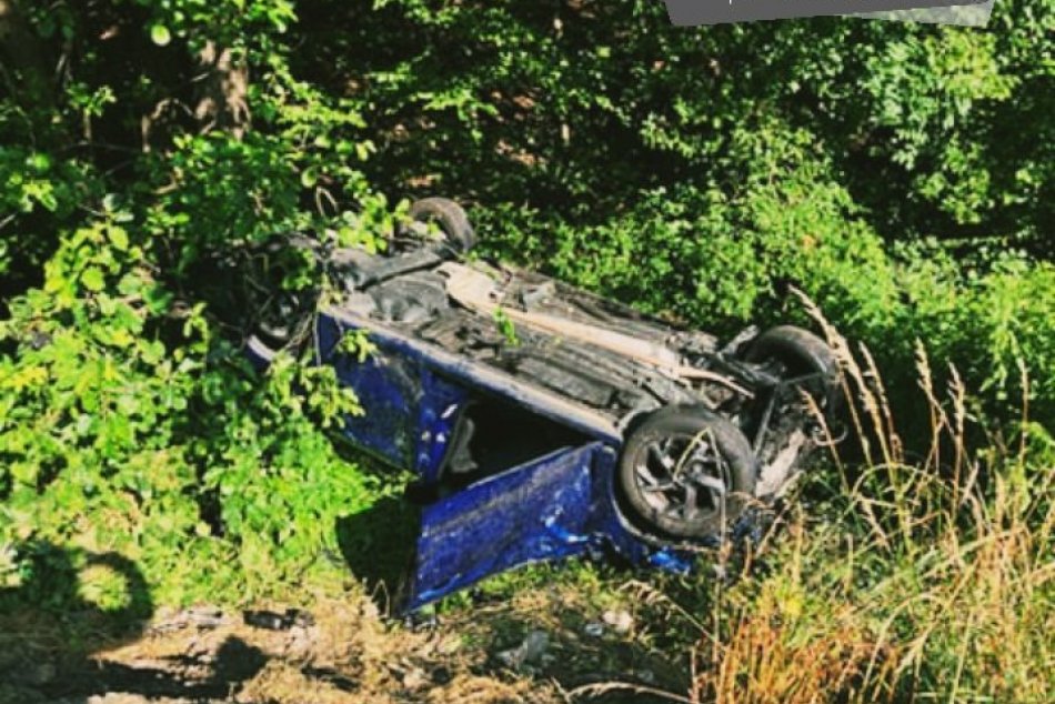 V OBRAZOCH: Čelná zrážka dvoch vozidiel