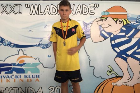 Nade dievča