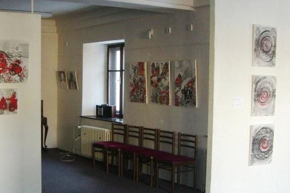 Červená farba