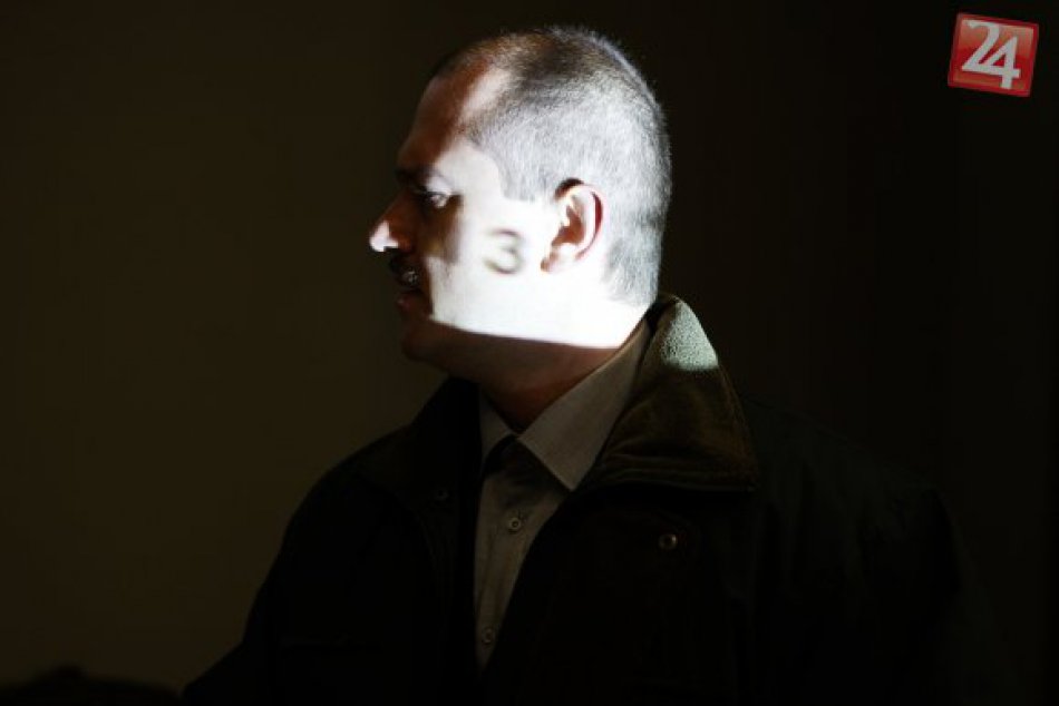 Zasadol do prestížneho kresla: Marian Kotleba je už županom!