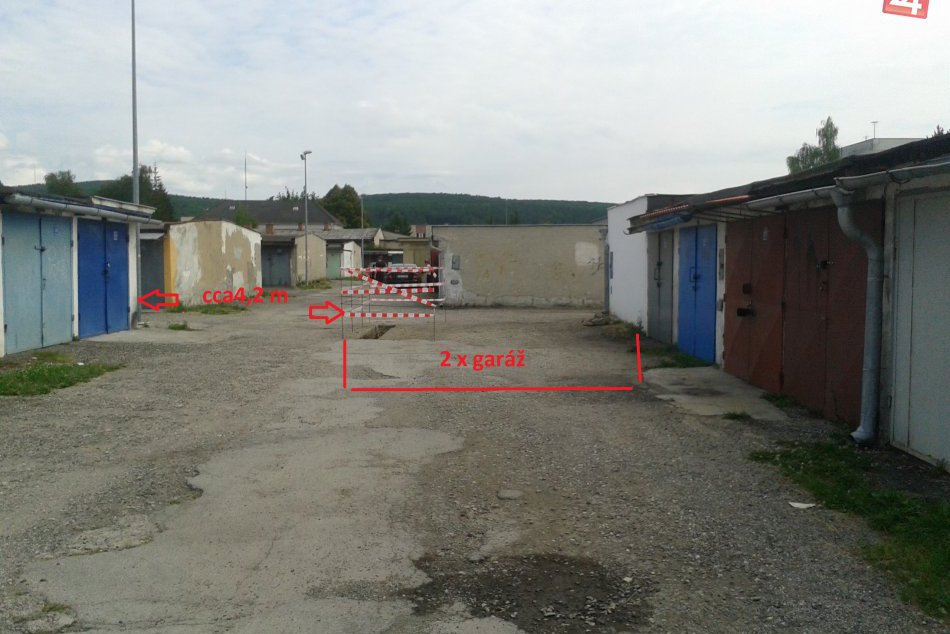 Sporné garáže: Na miesto kde rastú sa podľa nášho čitateľa vôbec nezmestia