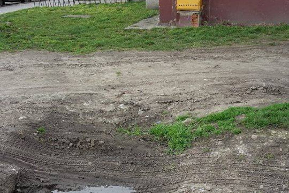 Novozámčania toho už majú dosť: Zábery verejného priestranstva v plnej kráse