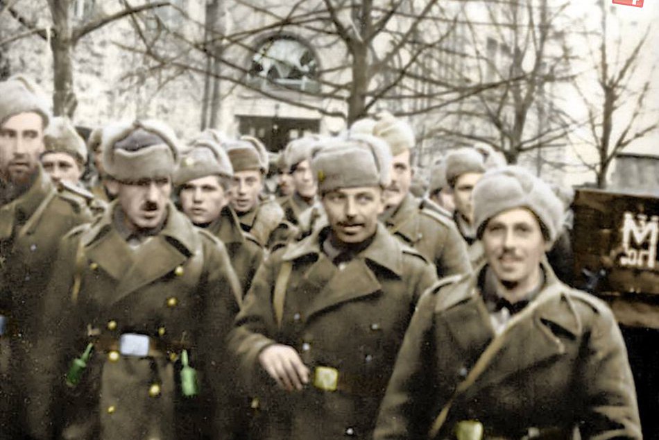 Kolorovaná fotografia oslobodzovacích vojakov