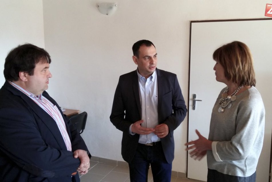 GALÉRIA: V Jelšave zriadili komunitné centrum pre Rómov