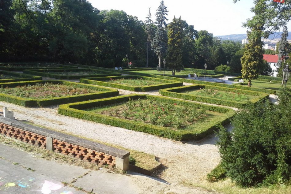 OBRAZOM: Zámocká záhrada v Hlohovci