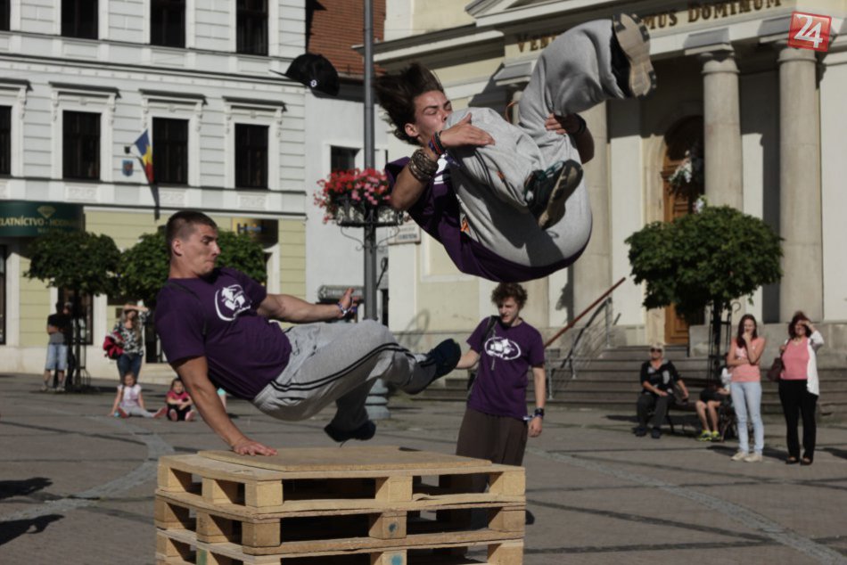 FOTO: Akrobatické kúsky mladých ľudí vo vzduchu