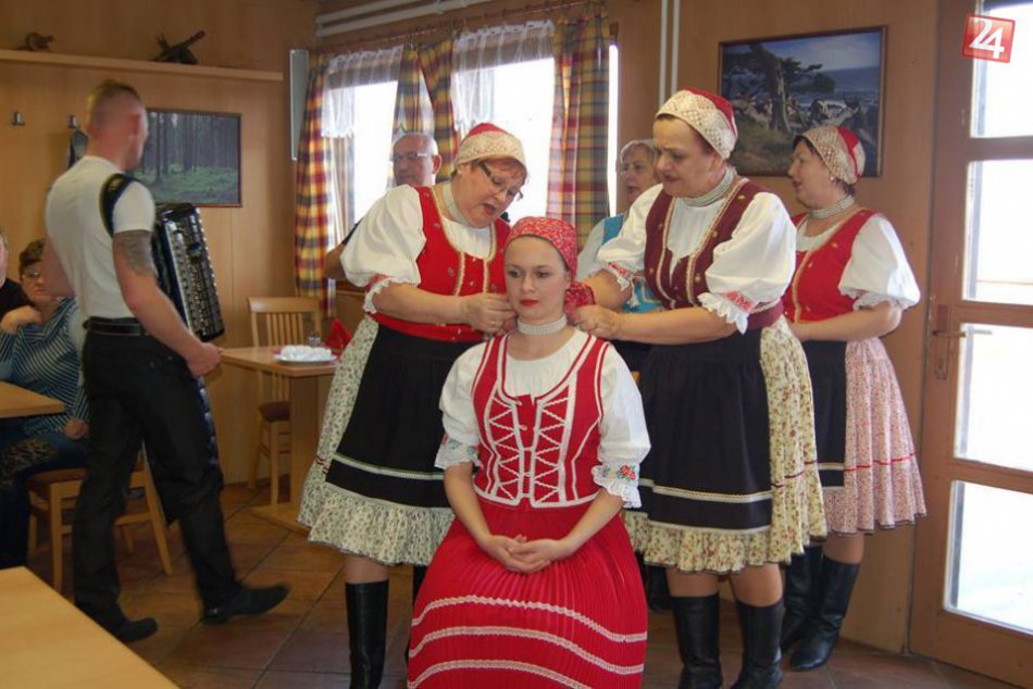 FOTOGALÉRIA: Spoznajte folklórnu skupinu Mihaľovski ňevesti i beťare