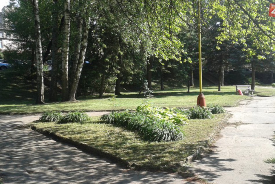 Park pri považskobystrickej nemocnici: Takto aktuálne vyzerá