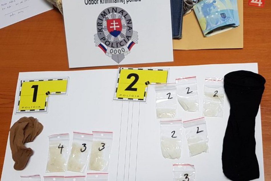 Polícia zadržala ženu z nášho okresu, pri sebe mala stovky dávok pervitínu