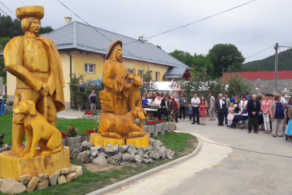 Ďurďové s novinkami: Pribudli v ňom sochy a fontána