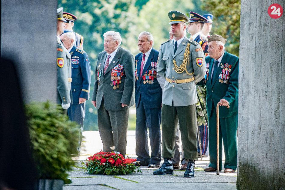 V OBRAZOCH: Oslavy 74. výročia SNP v Banskej Bystrici na FOTKÁCH