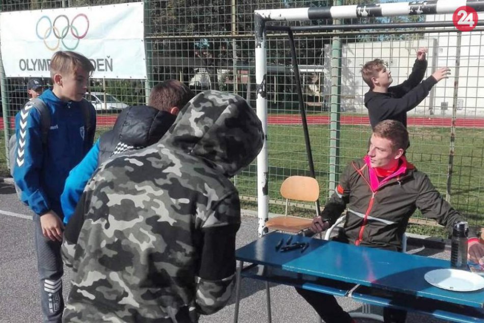 Športovci svetovej úrovne zavítali do Hlohovca: Podporili bežecké podujatie, FOT