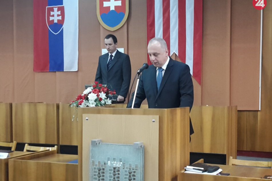 Primátor a poslanci v Považskej skladali sľub: Pozrite si ich tváre