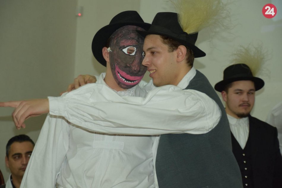 Obrazom: Folklórny večer v GOS-ke priblížil fašiangové obdobie