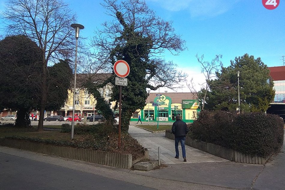 Majzonovo námestie v Nových Zámkoch