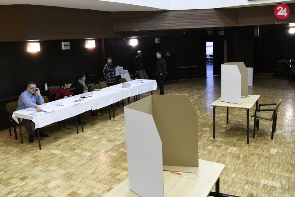 Volebné miestnosti sú otvorené: Slováci hlasujú za nového prezidenta, FOTO