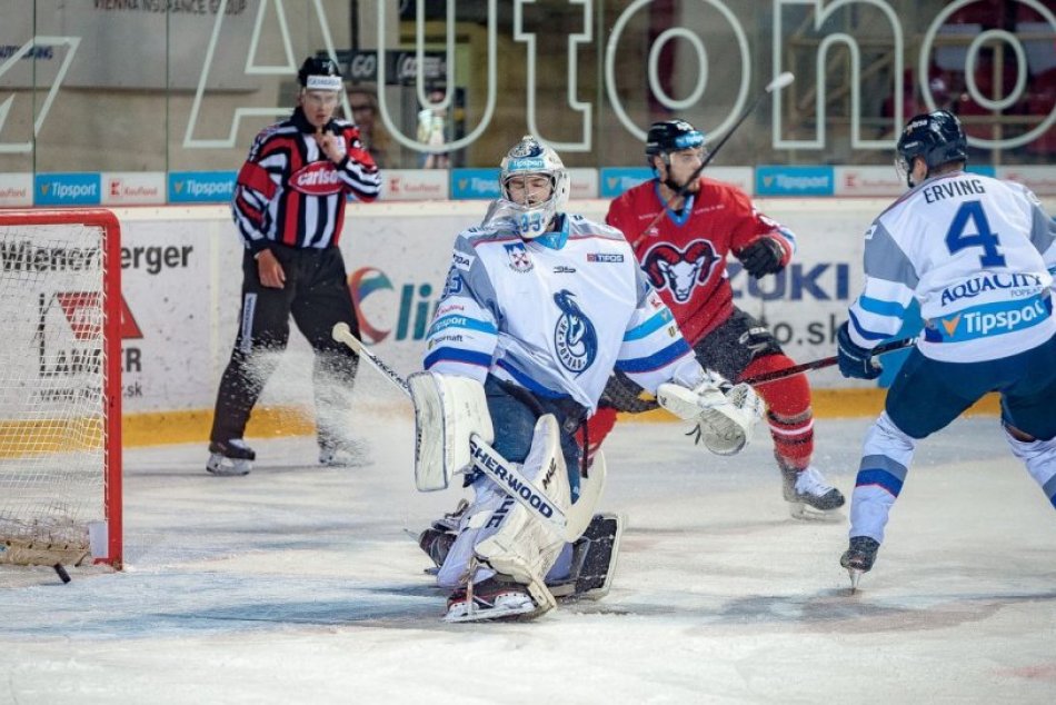 1. zápas semifinále: HC'05 iClinic Banská Bystrica - HK Poprad 5:4