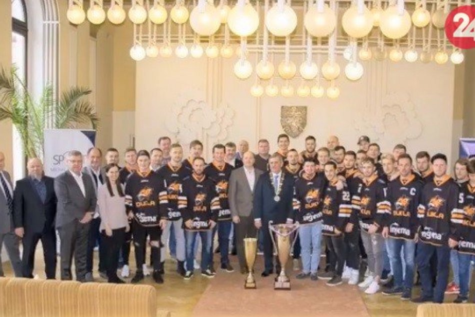 Fotonávrat: Michalovských hokejistov prijal primátor a fanúšikovia