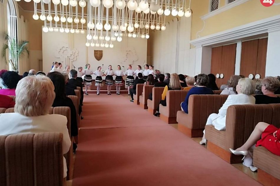 Desiatkám michalovských pedagógov sa ušlo pocty: OBJEKTÍVOM z oceňovania 2019