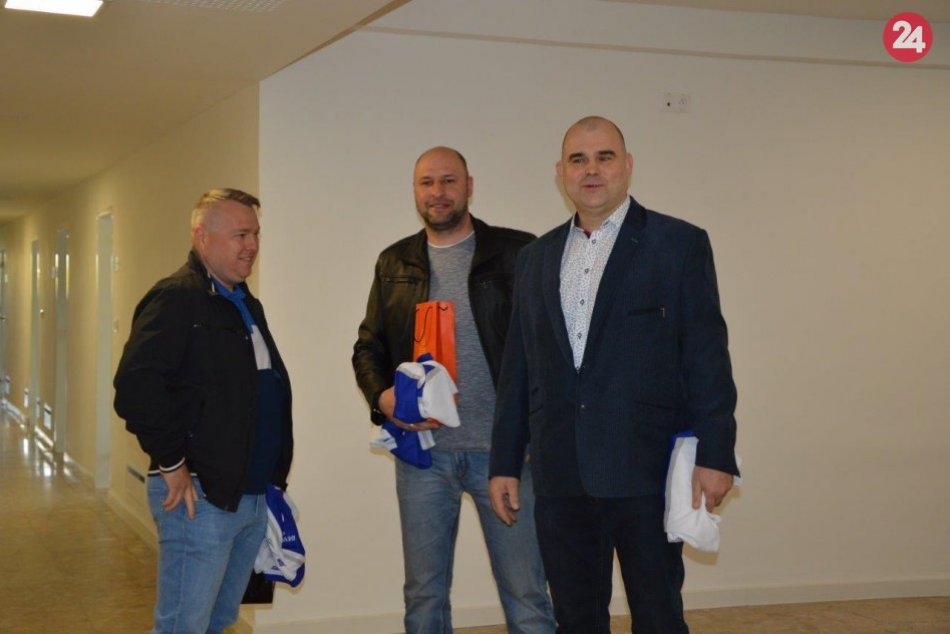 Los Amateros v šalianskej radnici: Primátora navštívili s hokejovým dresom, FOTO
