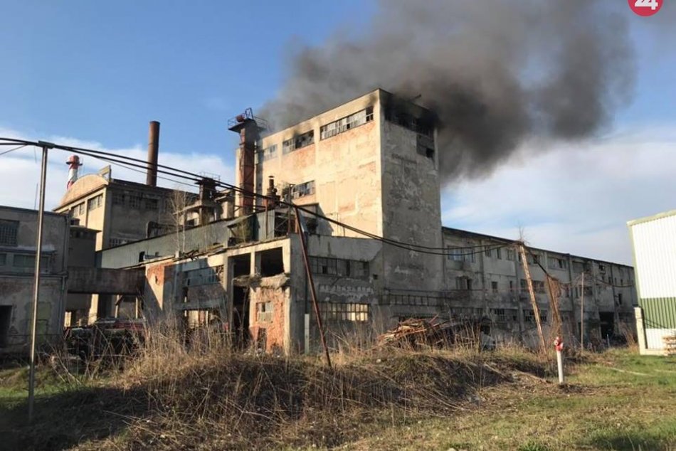 V OBRAZOCH: V bývalom areáli Smrečiny vypukol požiar. FOTO z miesta