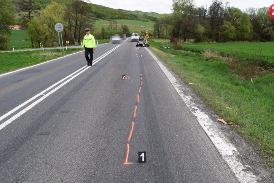 FOTO z miesta: Pri Lučenci sa zrazili dvaja motorkári