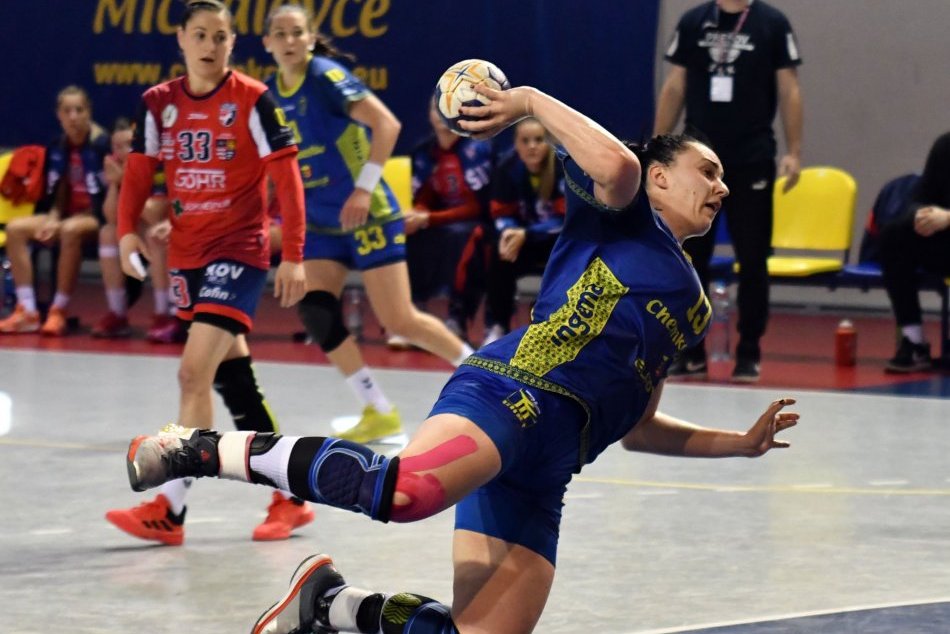 Súperia o post majsteriek hádzanej: Prešovčanky však prehrávajú v sérii 0:2