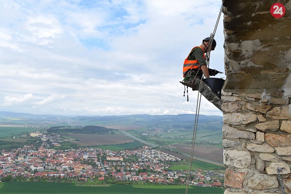 Hradné bralo na Spišskom hrade spevňujú horolezci