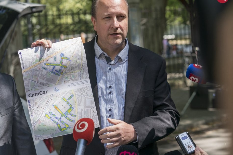 Bratislavská mestská polícia má vozidlo na monitorovanie parkovania